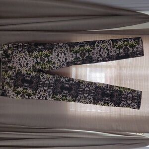 Vera Wang patterned Slim Fit Pants size 7